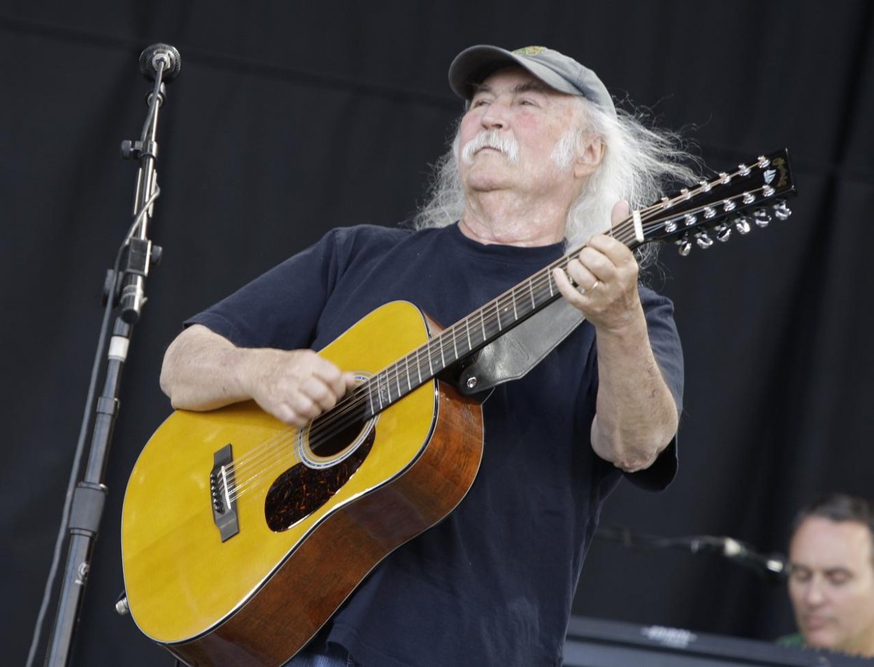 Vo veku 81 rokov zomrel americký folk-rockový hudobník David Crosby
