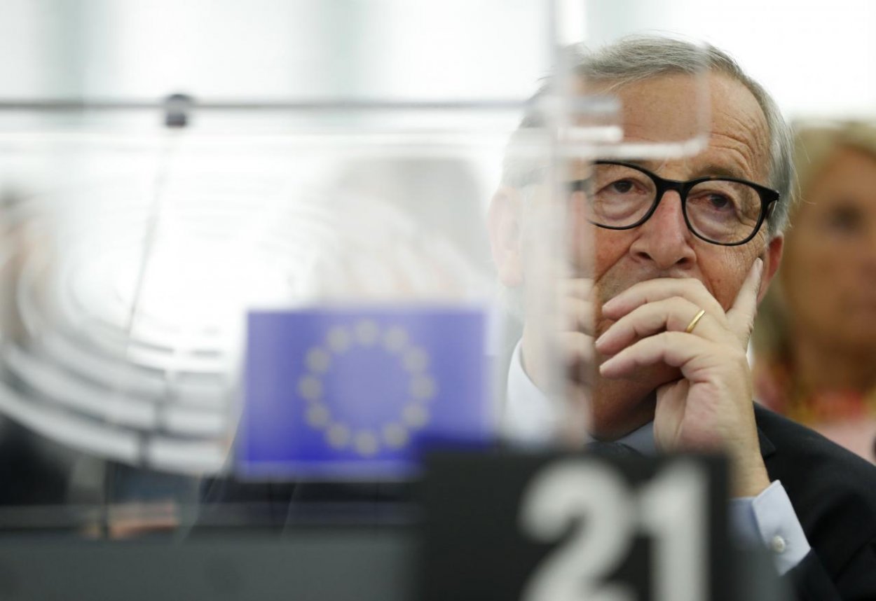 Juncker: Neriadený brexit je stále „veľmi reálny“