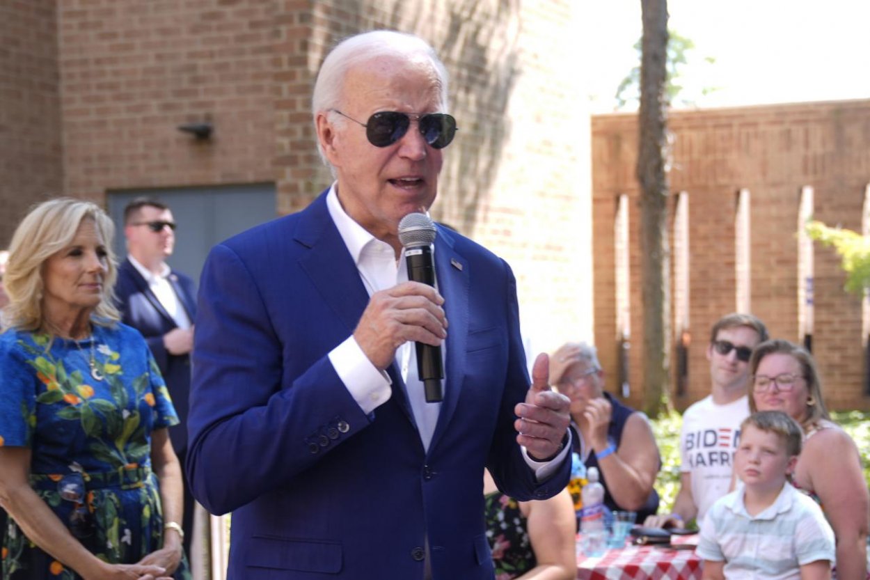 Biden je odhodlaný pokračovať v predvolebnej kampani a vo voľbách poraziť Trumpa