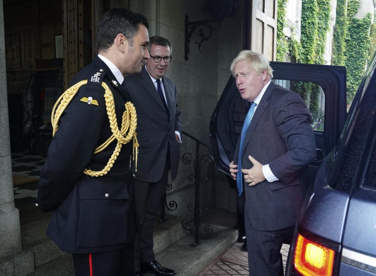 Boris Johnson rezignoval a opustil zámok Balmoral 