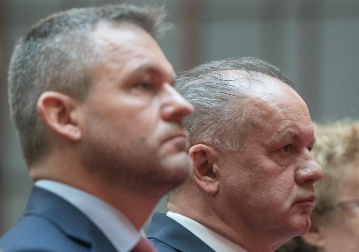 Prezident Andrej Kiska aj premiér Pellegrini vystúpili v RTVS: Kiska zmierlivo, Pellegrini pripomínal rečami Šefčoviča 