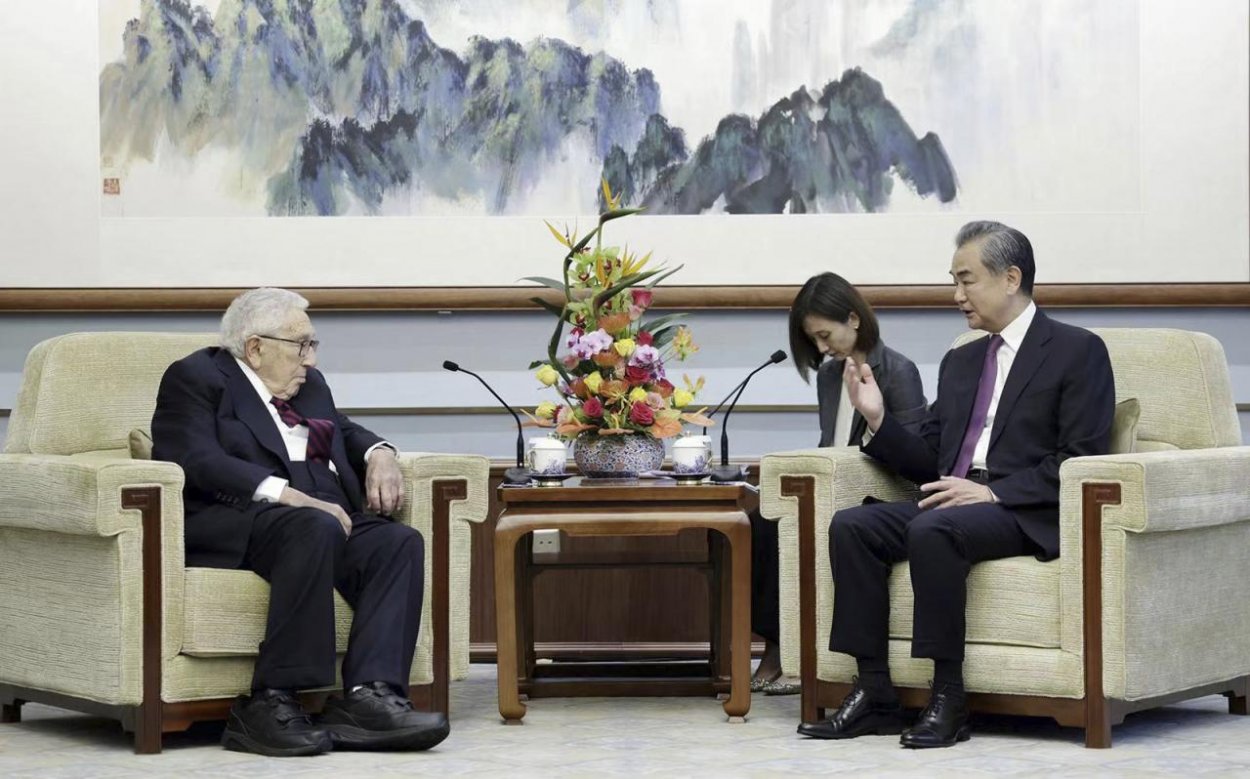 Čínsky prezident sa stretol s exšéfom americkej diplomacie Kissingerom