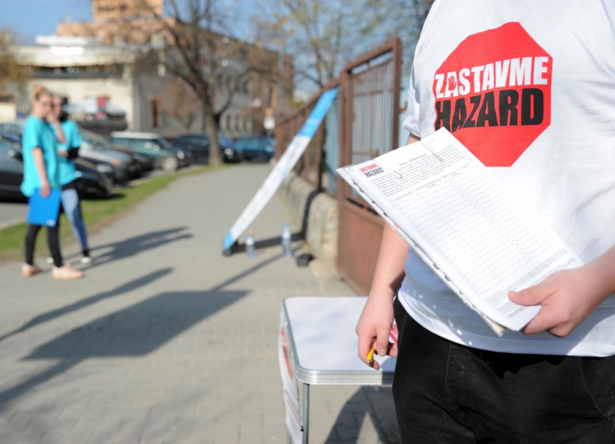Bratislava podporuje petíciu za zákaz hazardu