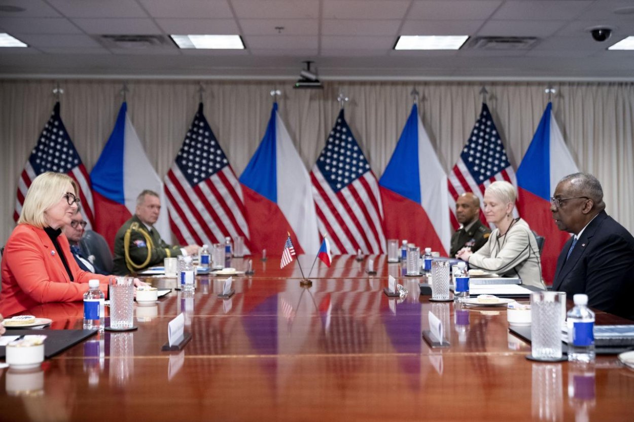 Česká ministerka obrany podpísala v USA dohodu o obrannej spolupráci