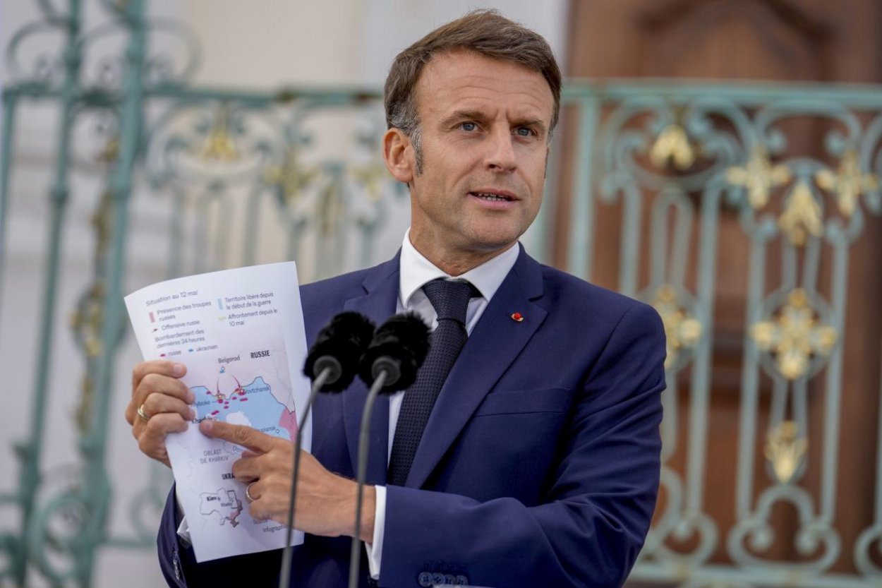 Macron podporuje právo Ukrajiny udrieť na vojenské ciele v Rusku