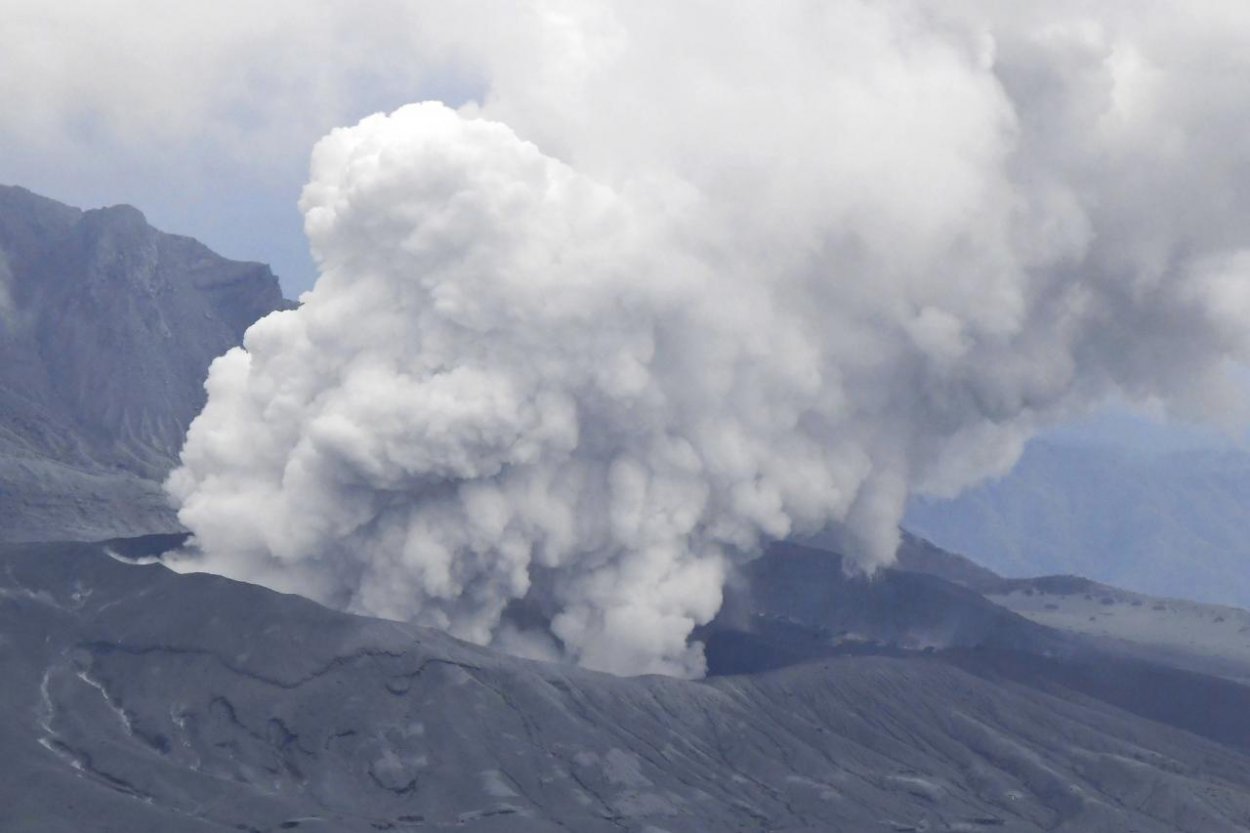 Na japonskom ostrove Kjúšu vybuchla sopka Aso