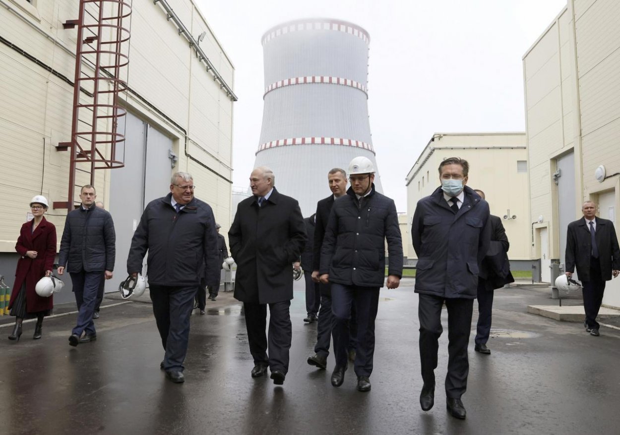 Lukašenko oficiálne otvoril prvú jadrovú elektráreň v krajine
