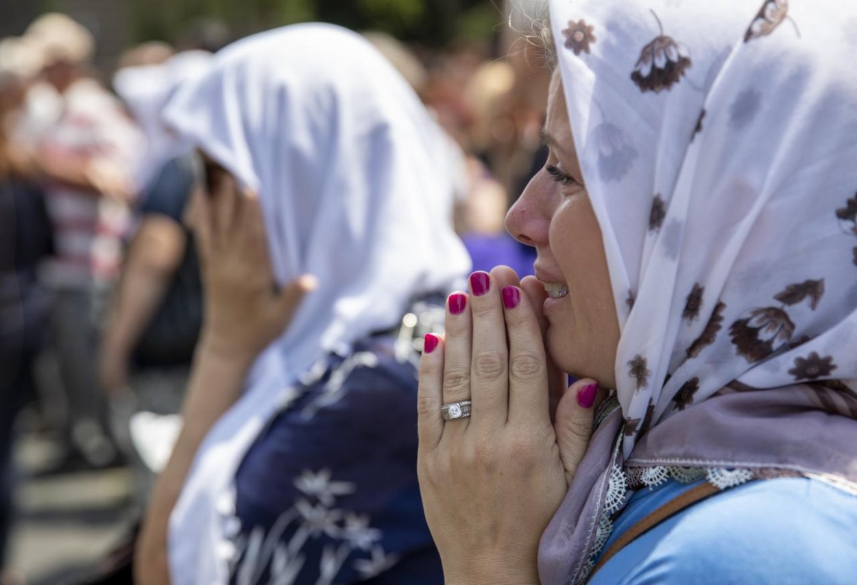 V Sarajeve si uctili novonájdené obete srebrenickej masakry