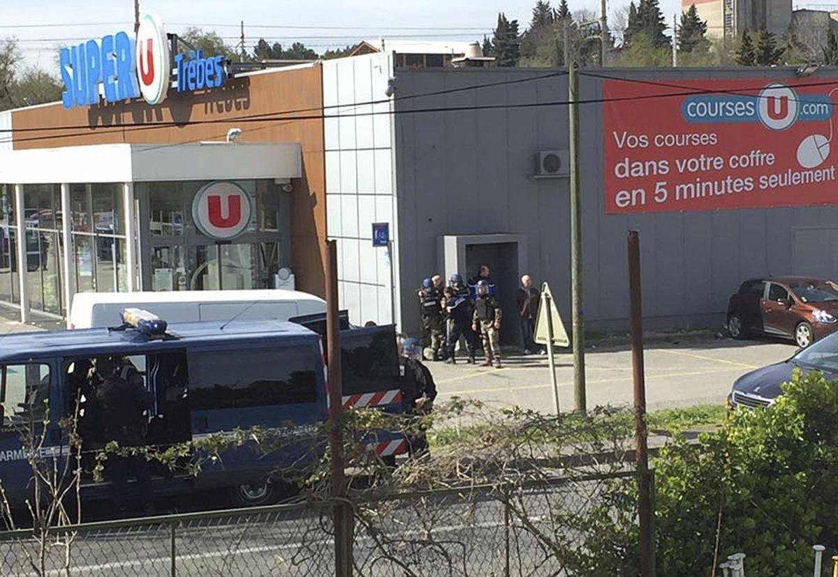 Polícia zabila ozbrojeného muža, ktorý držal vo Francúzsku rukojemníkov