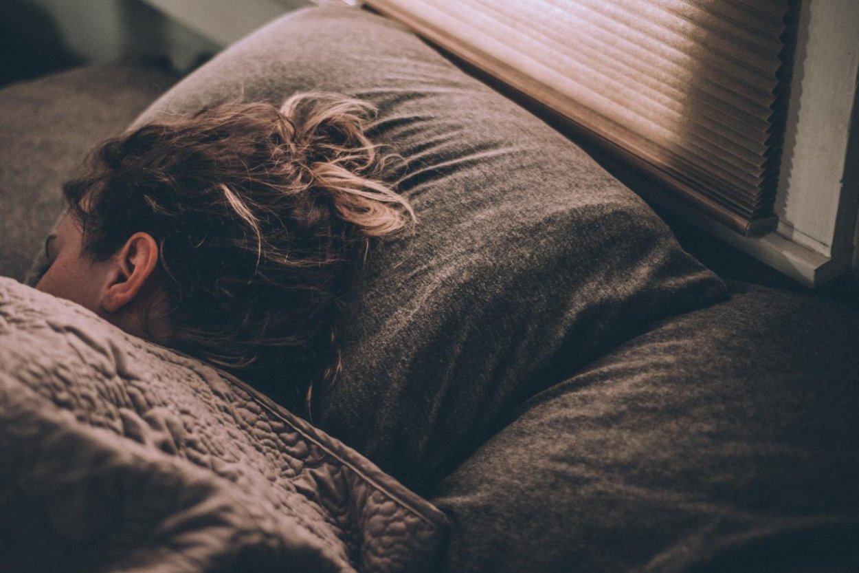 Kto málo spí, priberá a zmenšuje si mozog. Päť otázok a odpovedí o kvalitnom spánku