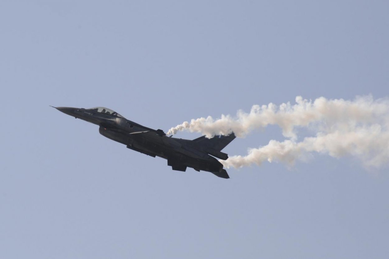 Vláda súhlasí s nákupom 14 stíhačiek F-16