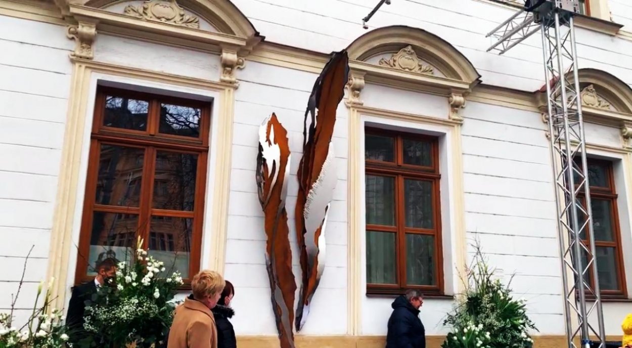 Na Námestí SNP v Bratislave odhalili pamätník venovaný pamiatke Jána Kuciaka a jeho snúbenice