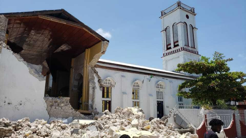 Počet obetí sobotňajšieho zemetrasenia na Haiti sa zvýšil na najmenej 724