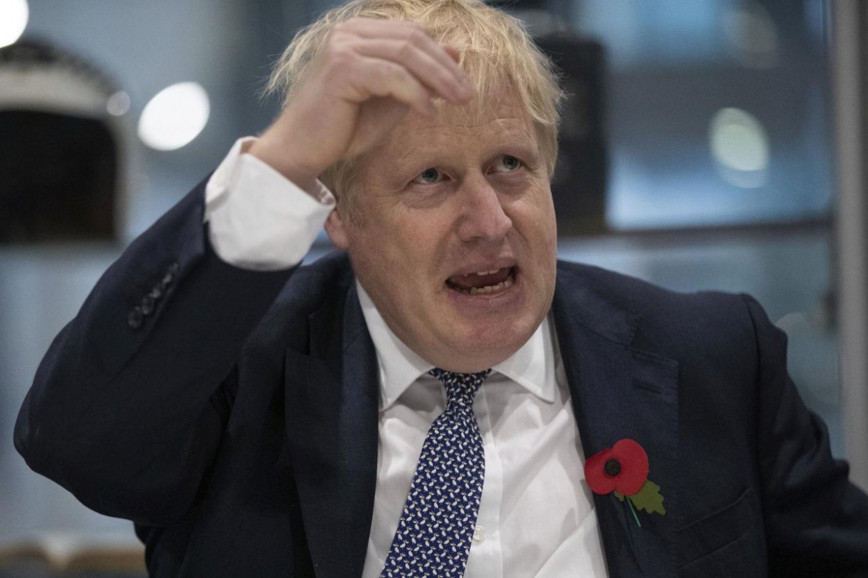 Johnson čelí kritike, že utajuje vplyv Kremľa na britských konzervatívcov