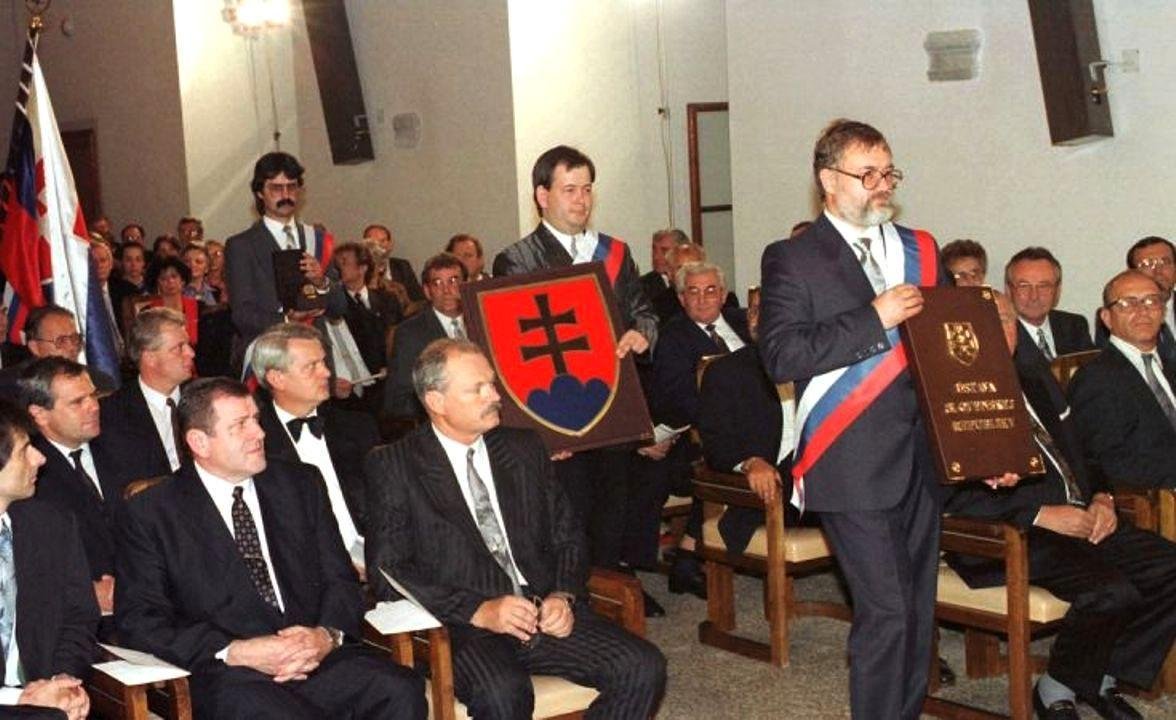 Pred 30 rokmi schválili ústavný zákon o zániku ČSFR