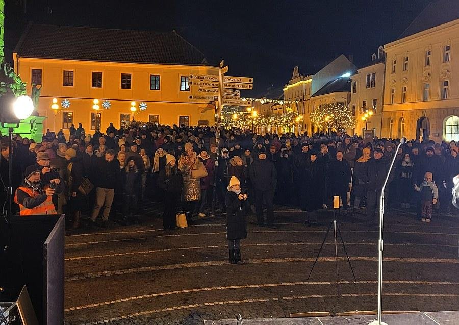 Viskupič na proteste v Trnave varoval pred návratom mafiánskych gangov z deväťdesiatych rokov