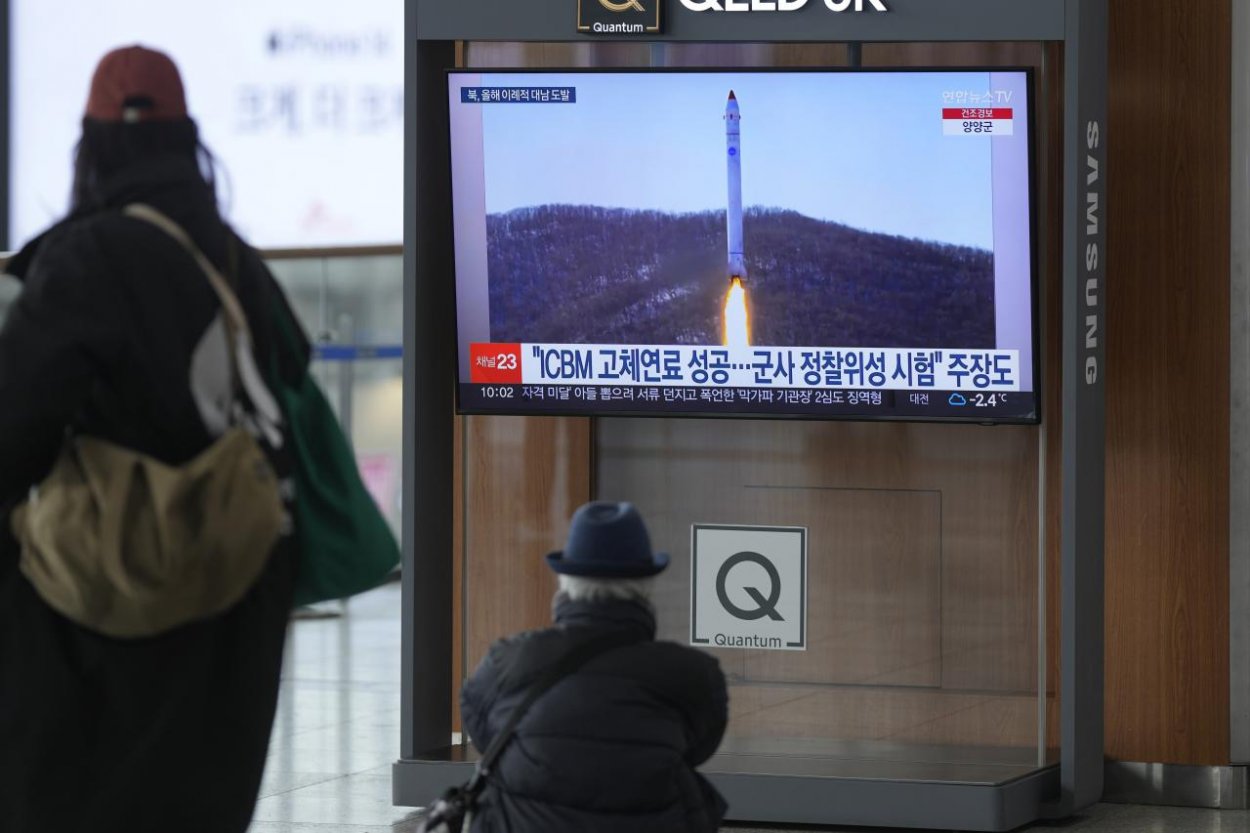 Kórea, Japonsko a USA slovne odsúdili sobotňajší raketový test KĽDR