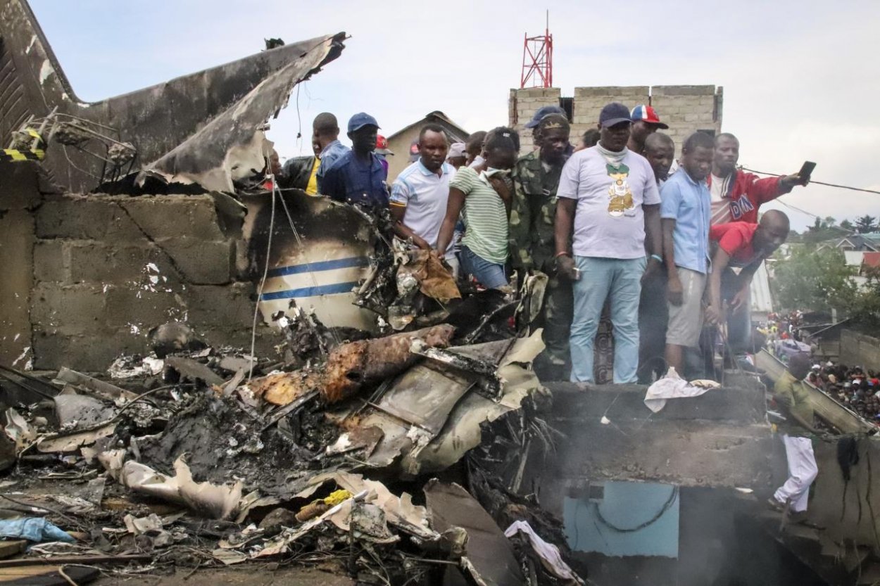 Pád lietadla v Kongu si vyžiadal 25 obetí, dvaja ľudia v stroji prežili