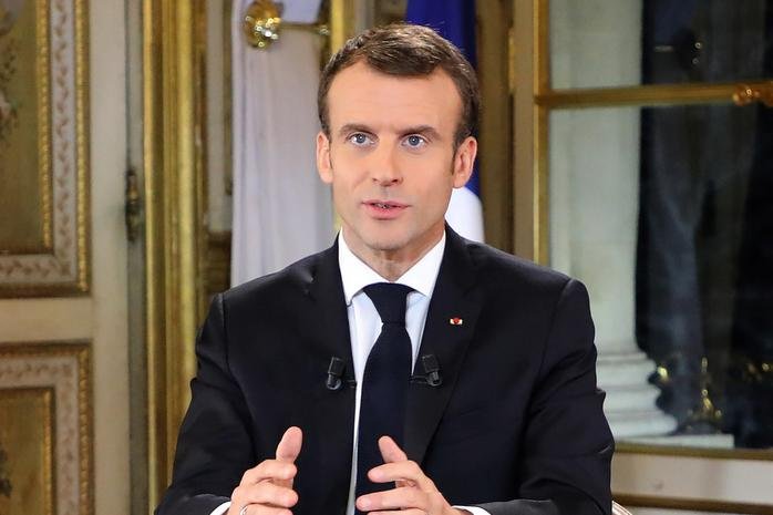 Macron: Od začiatku roka 2019 zvyšujeme minimálnu mzdu a miernime daňové zaťaženie