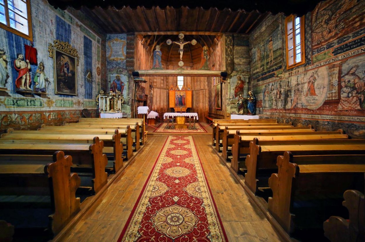 Viac ako 60 percent Slovákov je za odluku cirkví od štátu