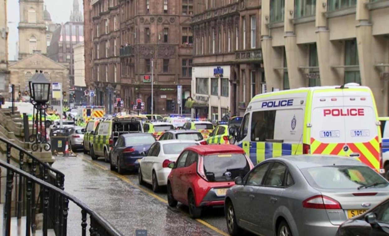 V centre Glasgowa pobodali viacero ľudí vrátane policajta