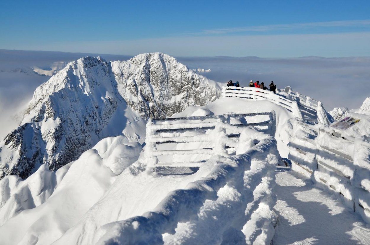 Druhý stupeň lavínovej hrozby trvá vo všetkých slovenských pohoriach