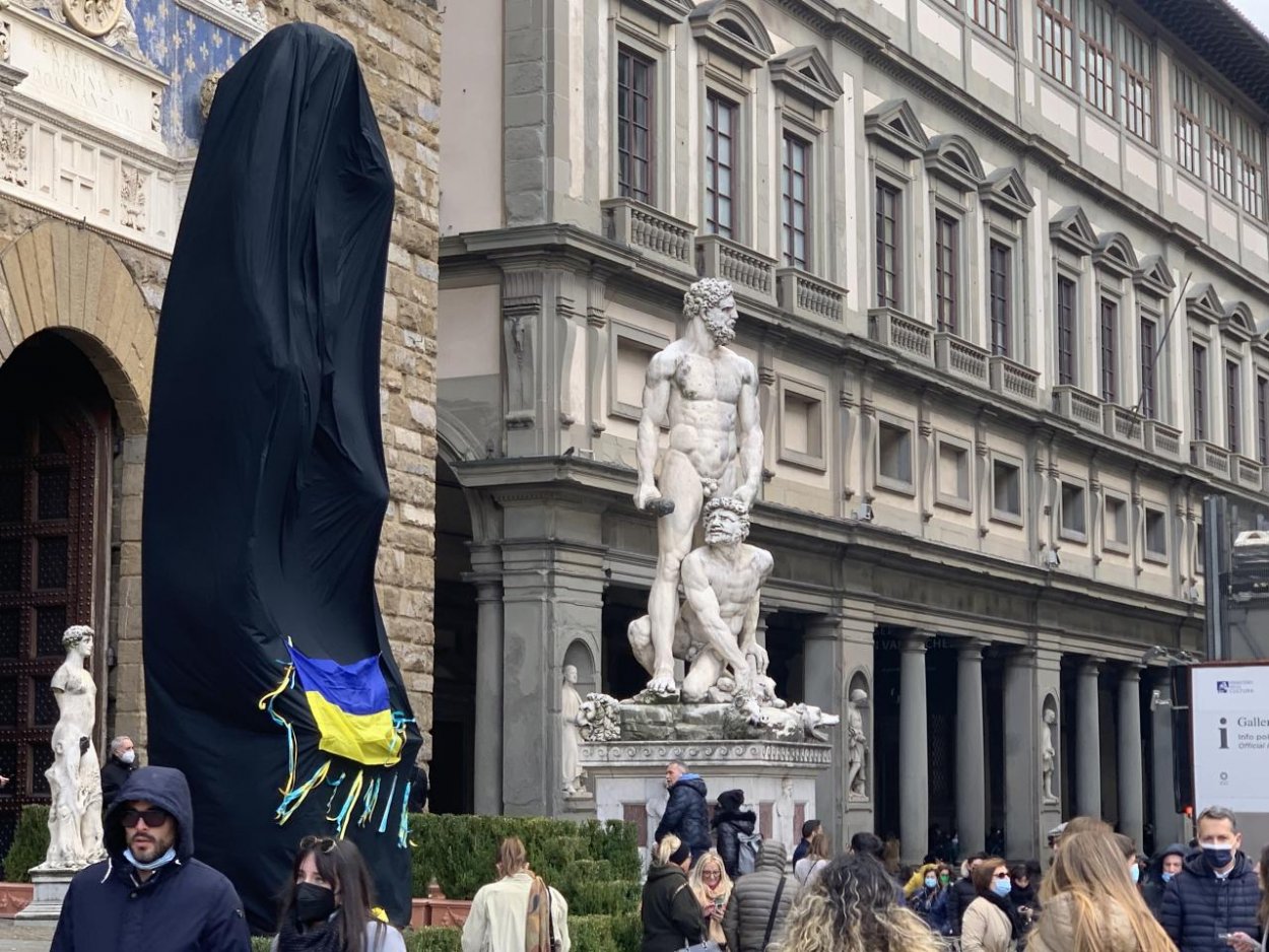 Taliani v nedeľu symbolicky podporili Ukrajinu zahalením Dávida