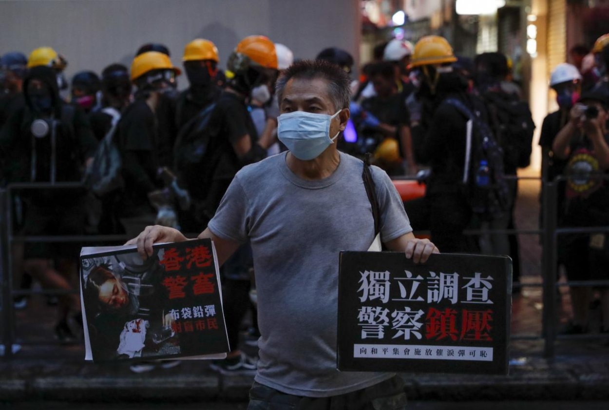 V Honkongu sa dnes stretlo 50 000 demonštrantov, k stretu s políciou nedošlo