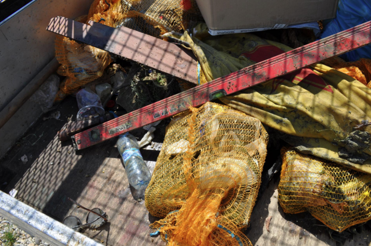 Zo Slnečných jazier v Senci vytiahli vyše 250 kg odpadu