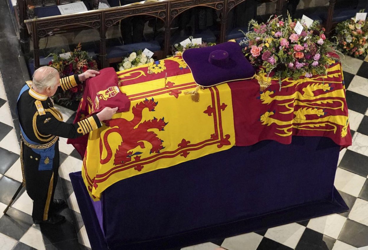 Kráľovnin pohreb prilákal 28 miliónov britských divákov, podobne ako pri pohrebe princeznej Diany