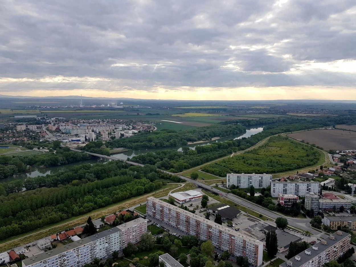 Po násilnom útoku v Šali sú traja mŕtvi a dvaja zranení ľudia