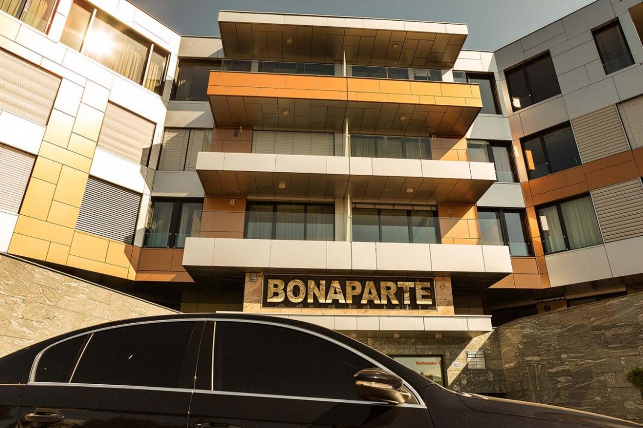 Bonaparte, bytový komplex malosti