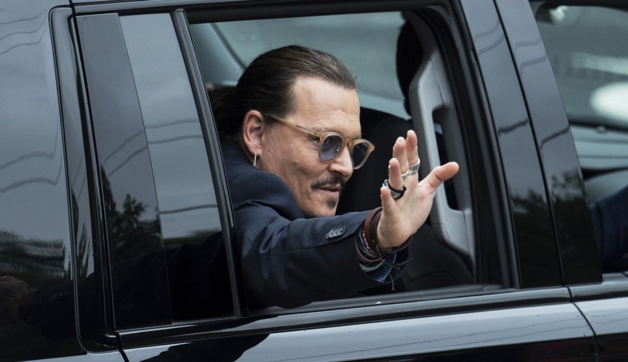 Johnny Depp vyhral súd, manželka mu musí zaplatiť 15 miliónov dolárov