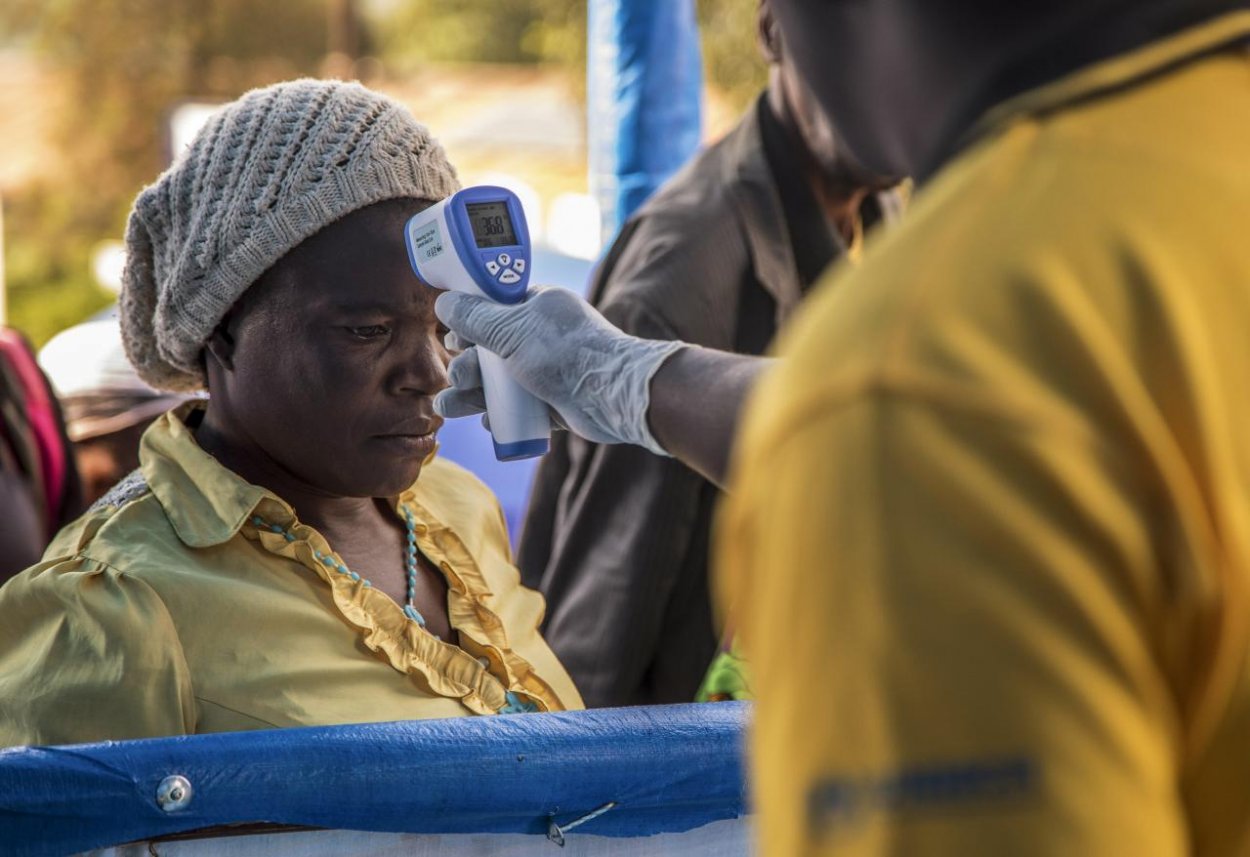 Ebola sa šíri ďalej, neohrozuje len Konžanov. Do Európy by ju mohol preniesť nakazený turista