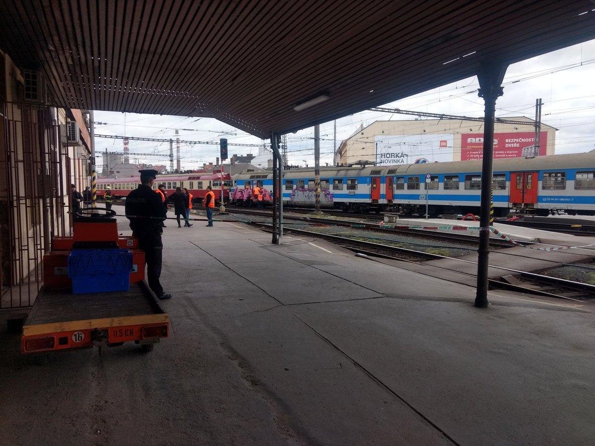 Zrážka dvoch vlakov v Brne na hlavnej železničnej stanici si vyžiadala 21 zranených