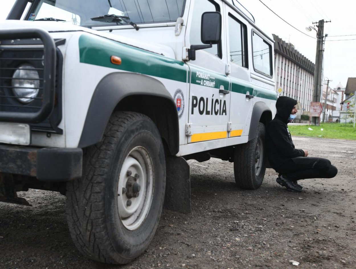 Od zajtra bude polícia a armáda kontrolovať hraničné prechody s Maďarskom