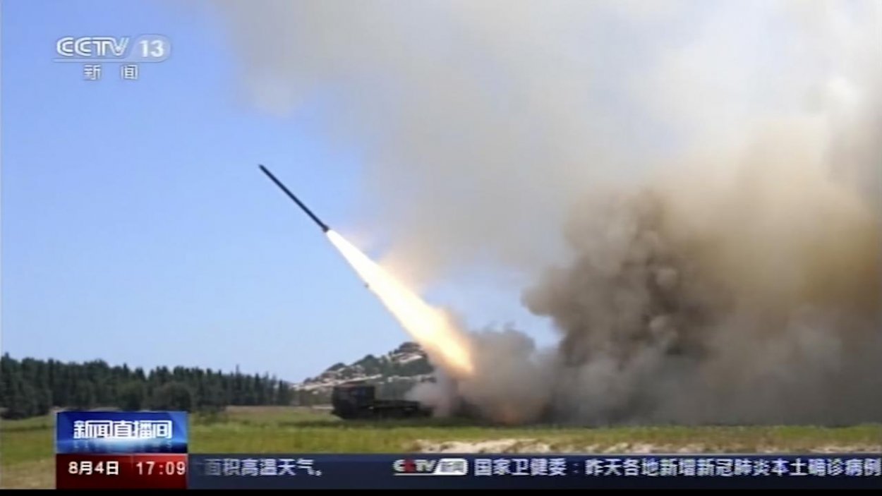 Čínske balistické rakety dopadli do výlučnej hospodárskej zóny Japonska