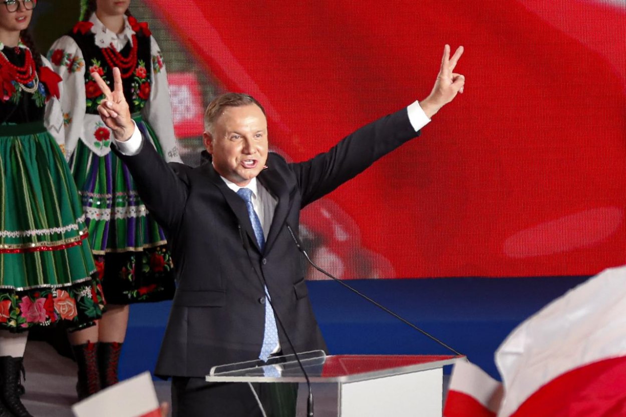 Prezidentské voľby v Poľsku: Duda získal v prvom kole volieb 43,5 percenta hlasov