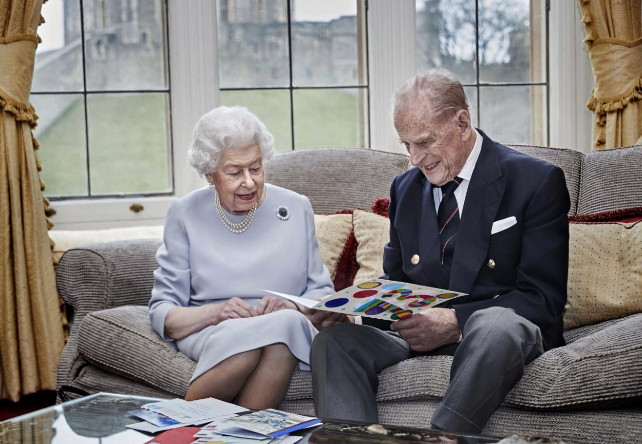 Kráľovná Alžbeta II. a princ Philip oslavujú 73. výročie sobáša