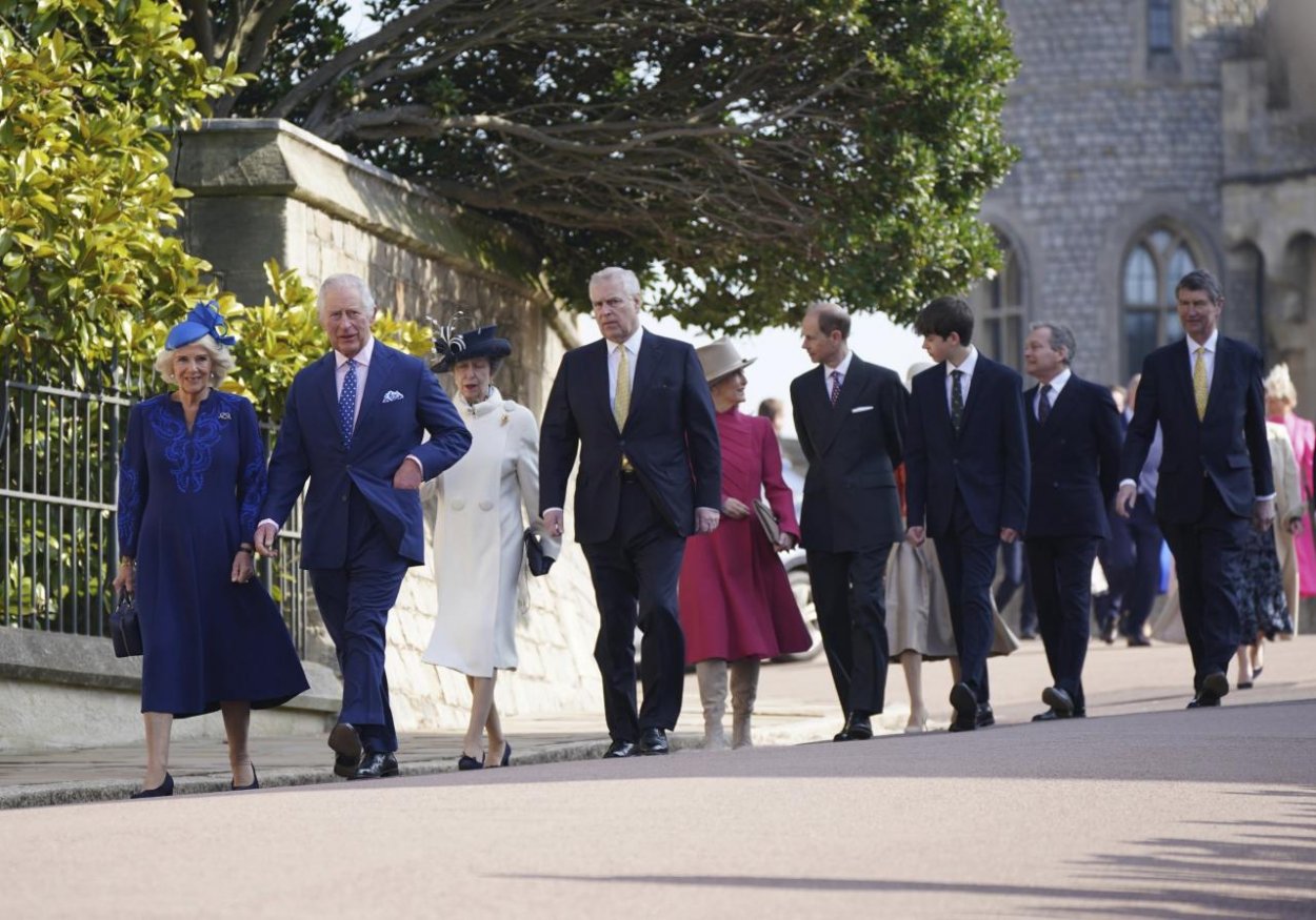 Britská kráľovská rodina sa zišla vo Windsore na tradičnej veľkonočnej omši