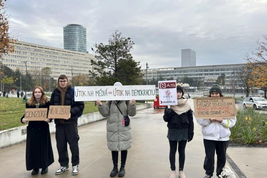 Protestujúci študenti žurnalistiky: Cieľom Smeru bolo náš protest zosmiešniť