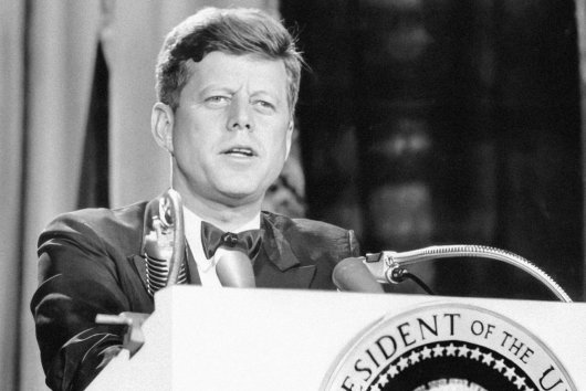 Dynastia Kennedyovcov: Americká kráľovská rodina