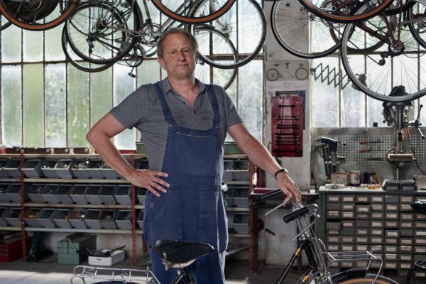 Opravár bicyklov, ktorý na nich nevie jazdiť. Napumpujte svoju dušu filmom Raoul Taburin 
