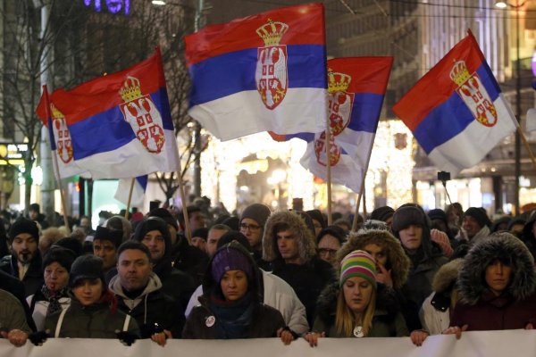 Tisícky demonštrantov opätovne protestovali v Belehrade proti politike prezidenta Aleksandra Vučića
