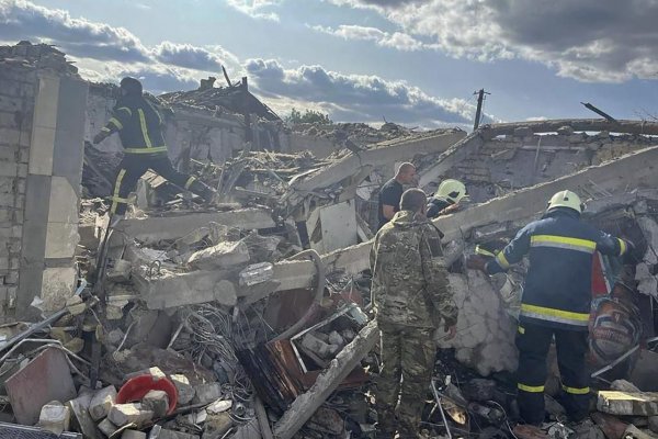 Pri ruskom raketovom útoku v Charkovskej oblasti zomrelo 48 ľudí