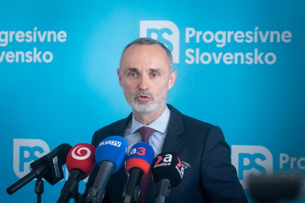 Progresívne Slovensko: Vláda ohrozuje bezpečnosť Slovenska a unáša nás na východ