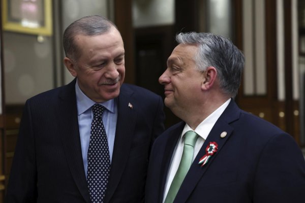 Erdogan pricestuje 20. augusta na pracovnú návštevu Budapešti, pozval ho Orbán