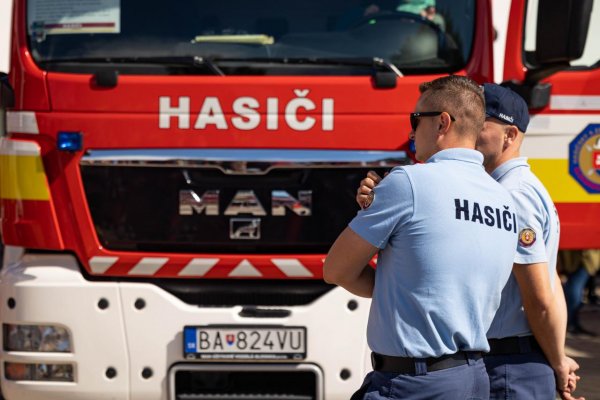 Po uhasení požiaru v bratislavskej škole našli mŕtve mužské telo