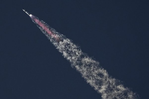 Druhý pokus odštartovať raketu Starship zlyhal, krátko po štarte vybuchla