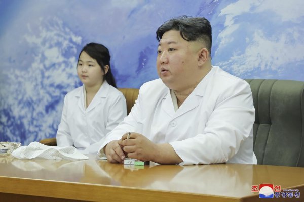 Kim Čong-un si prezrel novopostavený vojenský špionážny satelit